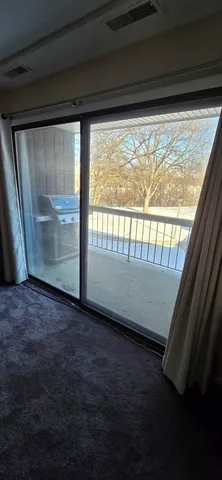 $179,900 | 450 Raintree Court, Unit 2M, Glen Ellyn, IL 60137