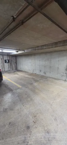 $179,900 | 450 Raintree Court, Unit 2M, Glen Ellyn, IL 60137