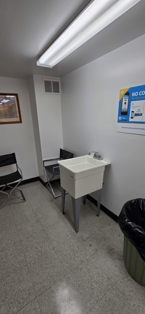 450 Raintree Court, Unit 2M Glen Ellyn, IL 60137 - Photo 7 of 25 a room with table and couch