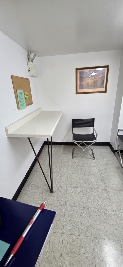 450 Raintree Court, Unit 2M Glen Ellyn, IL 60137 - Photo 8 of 25 a view of a room with gym equipment