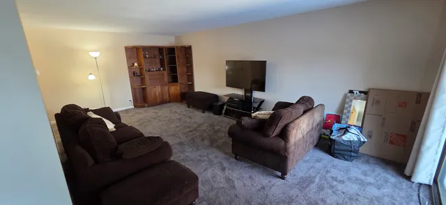 $179,900 | 450 Raintree Court, Unit 2M, Glen Ellyn, IL 60137