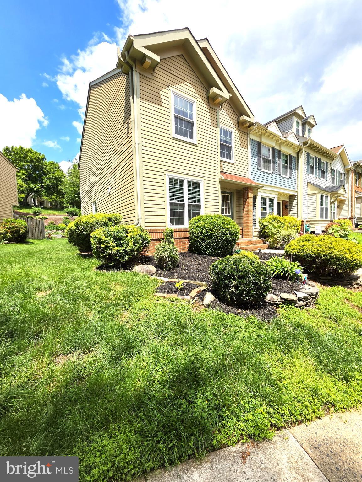 6626 Cypress Point Road Alexandria, VA 22312 - Photo 2 of 25 End unit townhouse