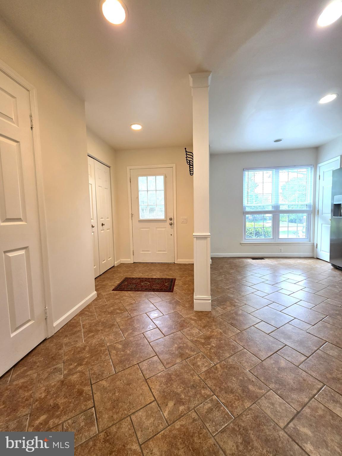 6626 Cypress Point Road Alexandria, VA 22312 - Photo 3 of 25 Entry