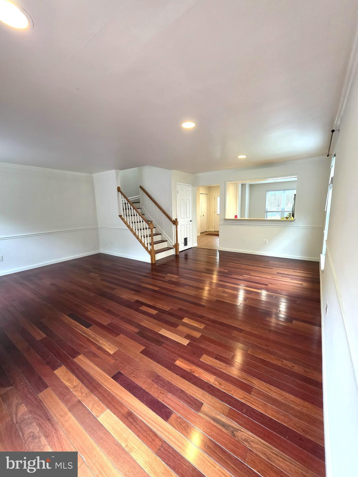 6626 Cypress Point Road Alexandria, VA 22312 - Photo 4 of 25 Living room/dining room