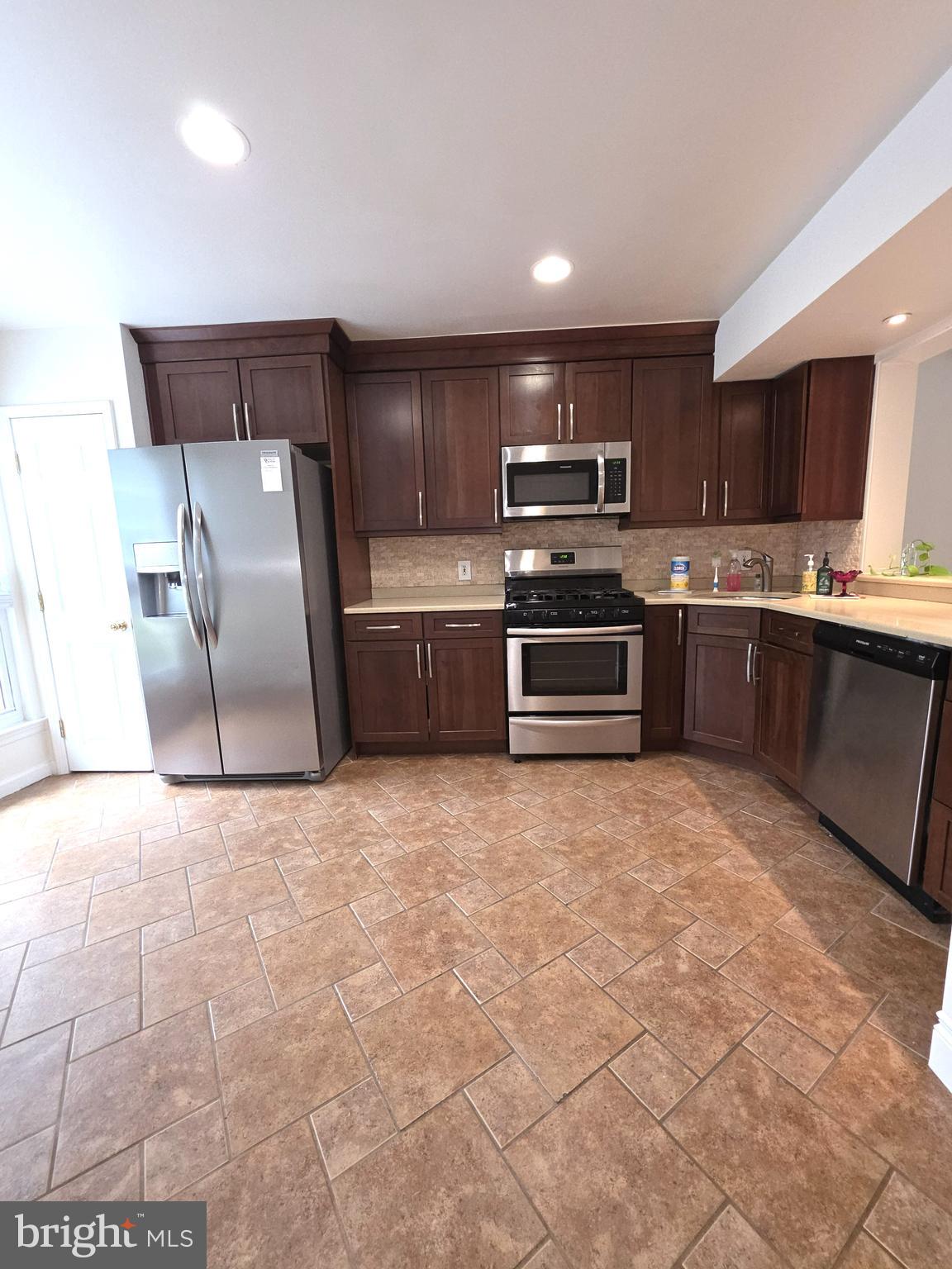 6626 Cypress Point Road Alexandria, VA 22312 - Photo 5 of 25 Kitchen