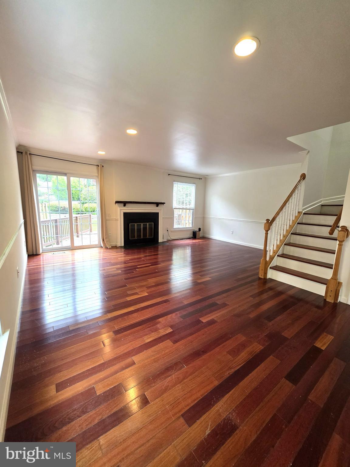 6626 Cypress Point Road Alexandria, VA 22312 - Photo 7 of 25 Living room