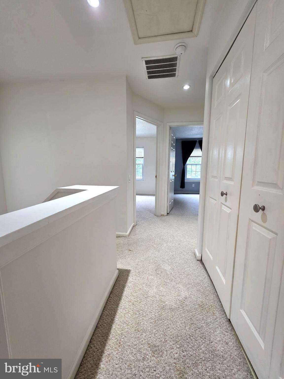 6626 Cypress Point Road Alexandria, VA 22312 - Photo 9 of 25 Upper level hallway