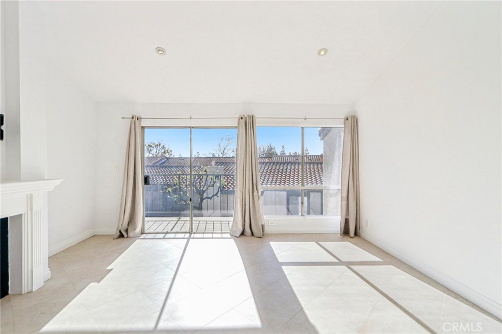19535 Rinaldi Street, Unit 44 Porter Ranch, CA 91326 - Photo 6 of 32 Gallery Image 6