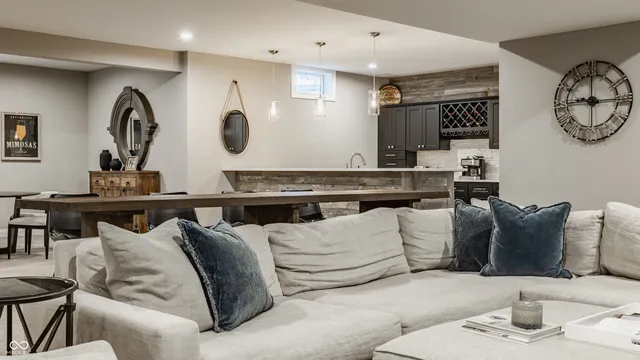 $1,285,000 | 11552 Willow Bend Drive, Zionsville, IN 46077