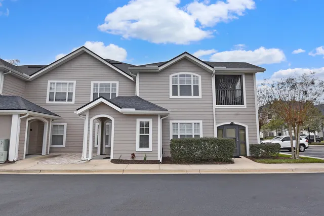 a view of a tennis court