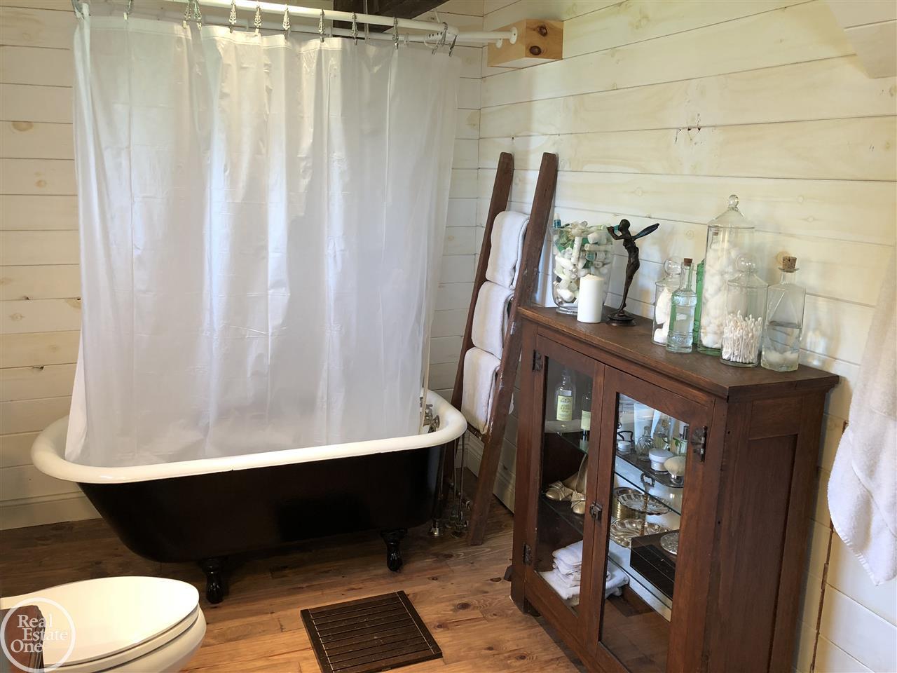 7851 Big Hand Road Columbus, MI 48063 - Photo 8 of 26 31334234-7.JPG