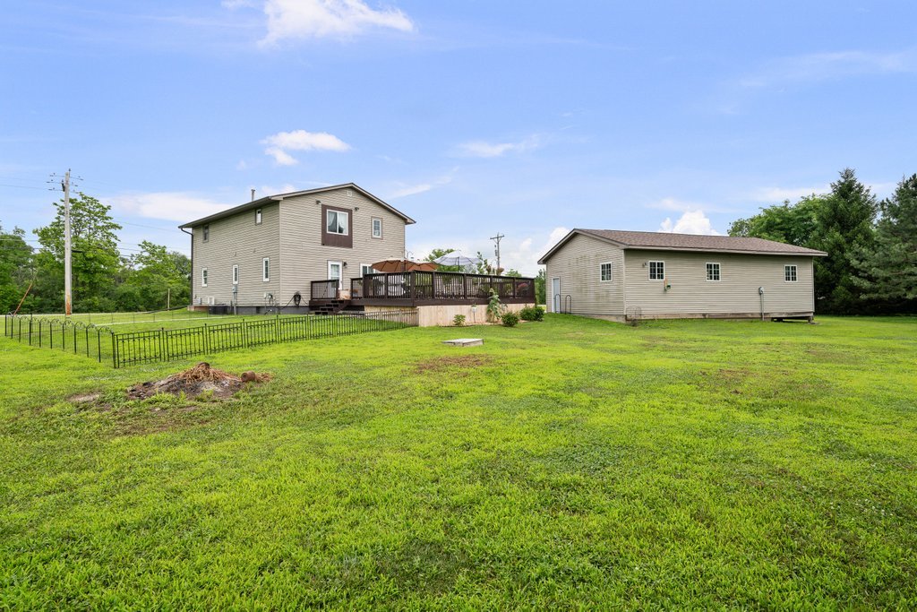 1814 Big Island Road Rock Island, IL 61201 - Photo 13 of 60