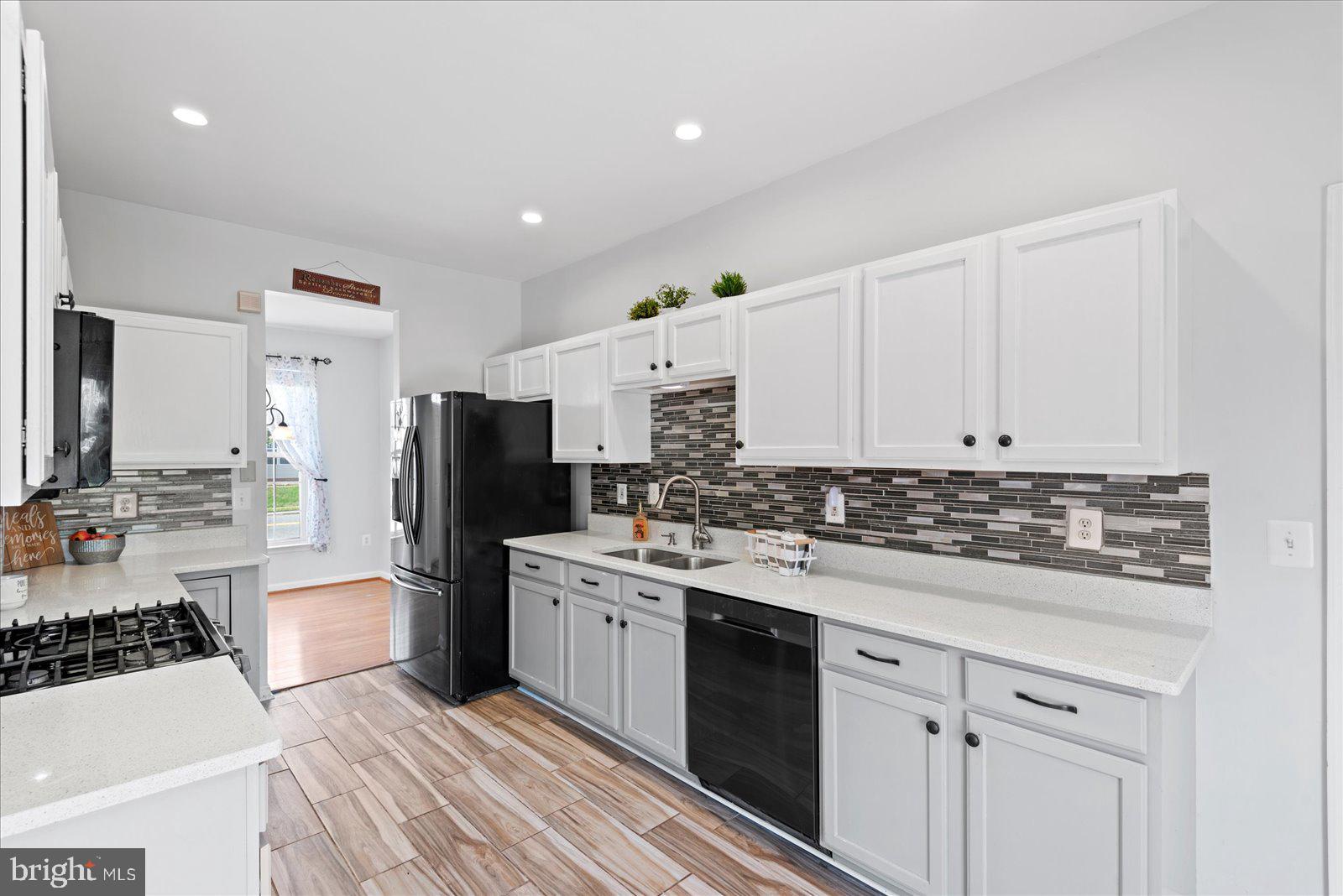 6413 Hot Spring Lane Fredericksburg, VA 22407 - Photo 12 of 39 Lots of space