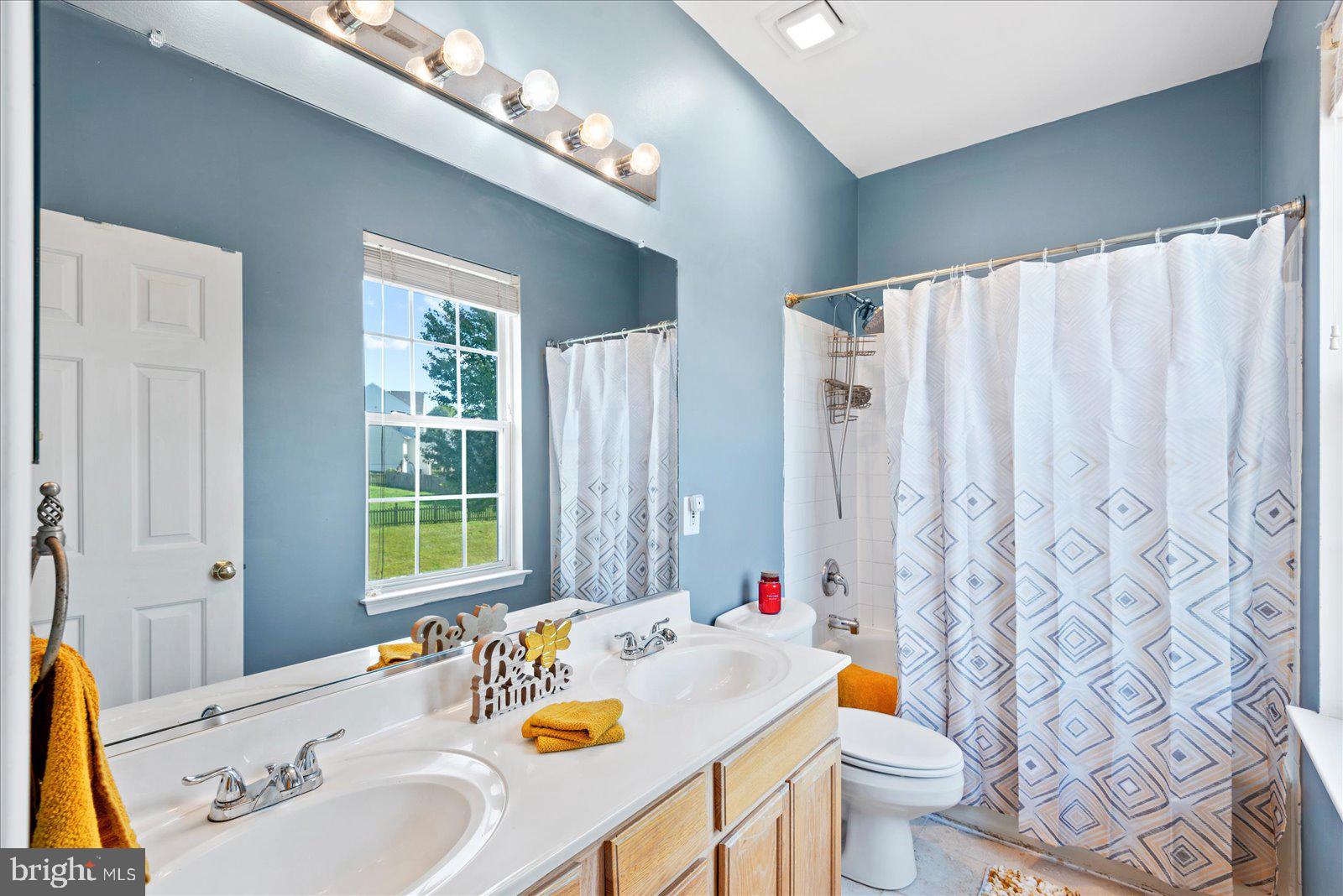 6413 Hot Spring Lane Fredericksburg, VA 22407 - Photo 19 of 39 Primary bath