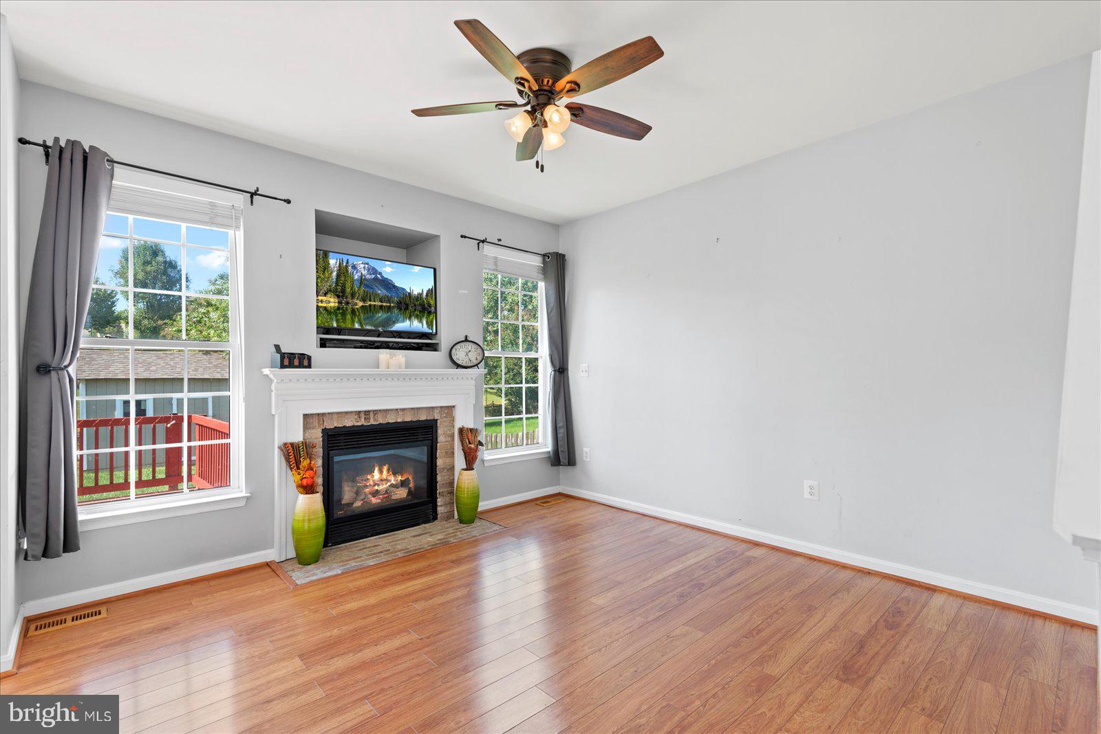 6413 Hot Spring Lane Fredericksburg, VA 22407 - Photo 8 of 39 Family room