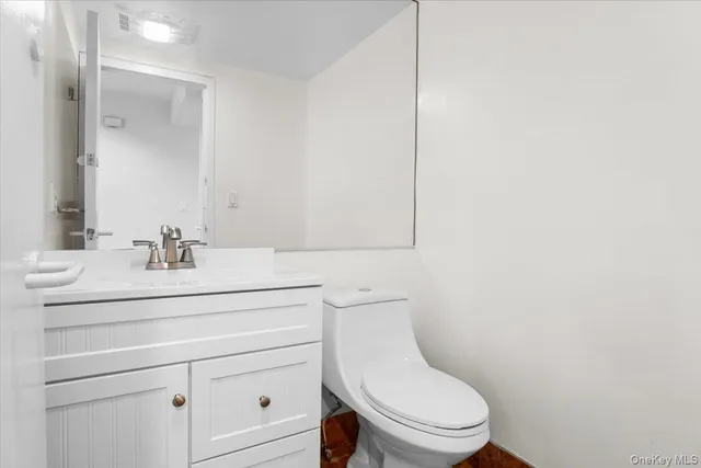 $4,600 | 100 Cutter Mill Road, Unit 3F, Great Neck, NY 11021