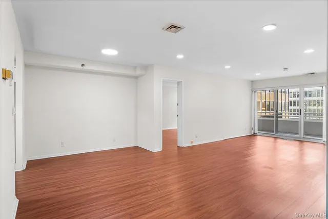 $4,600 | 100 Cutter Mill Road, Unit 3F, Great Neck, NY 11021