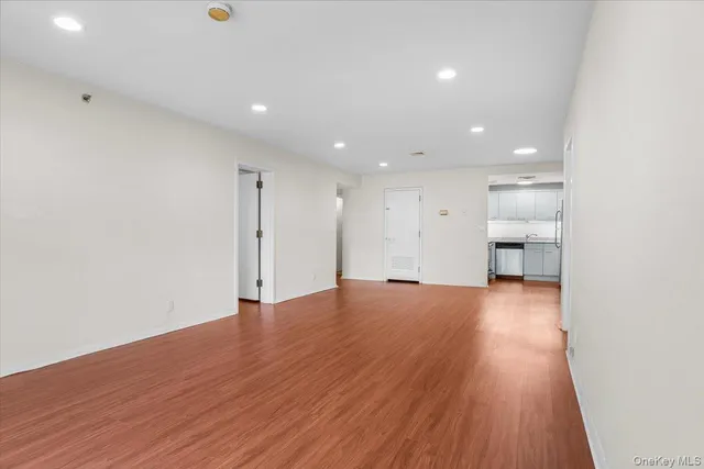 $4,600 | 100 Cutter Mill Road, Unit 3F, Great Neck, NY 11021