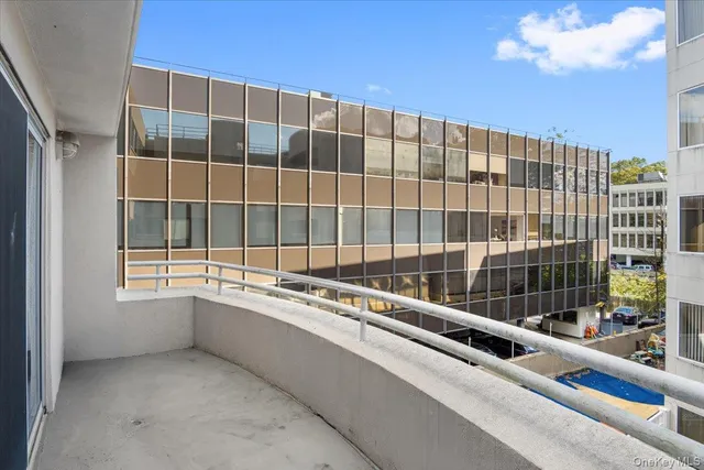 $4,600 | 100 Cutter Mill Road, Unit 3F, Great Neck, NY 11021