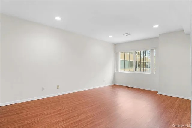 $4,600 | 100 Cutter Mill Road, Unit 3F, Great Neck, NY 11021