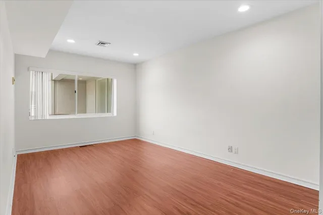 $4,600 | 100 Cutter Mill Road, Unit 3F, Great Neck, NY 11021