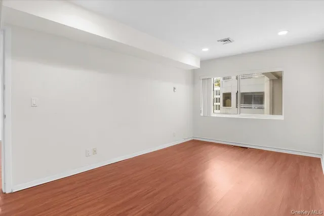 $4,600 | 100 Cutter Mill Road, Unit 3F, Great Neck, NY 11021