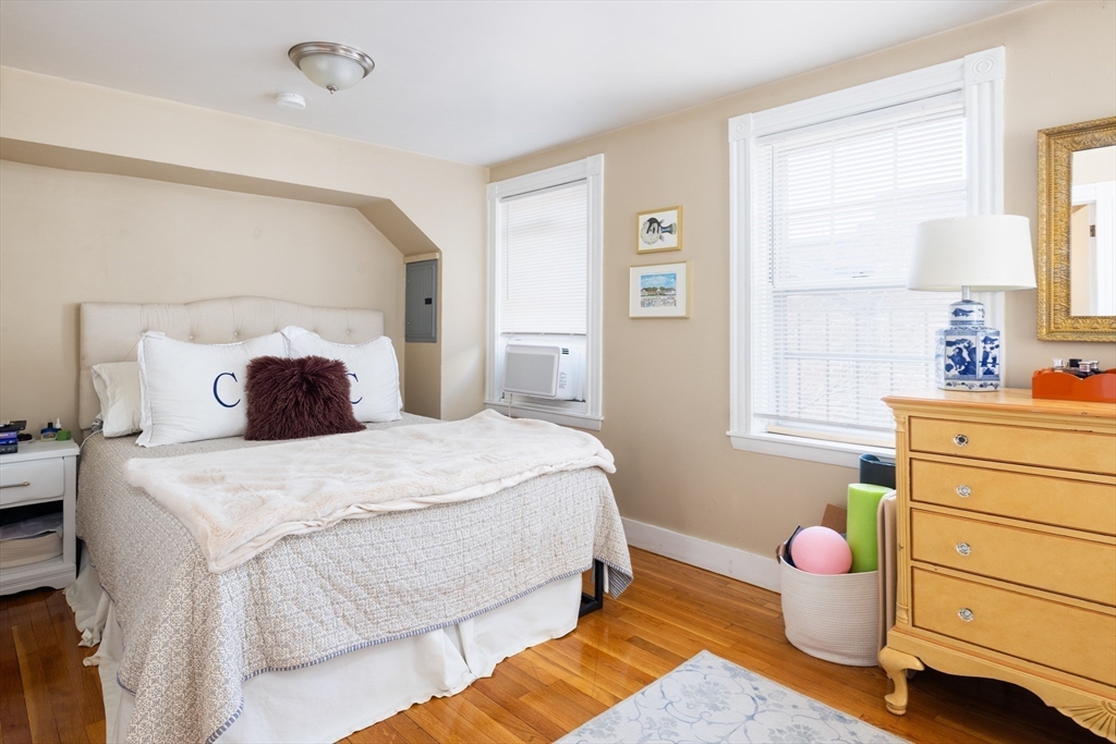 2 Derne Street Boston, MA 02114 - Photo 12 of 26
