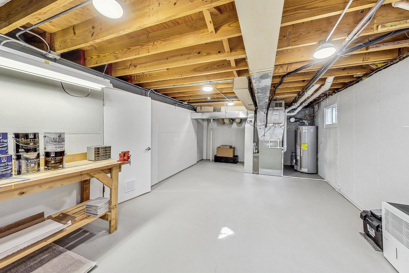 1724 Larkdale Road Northbrook, IL 60062 - Photo 25 of 31 a view of a room with gym equipment