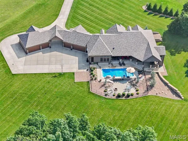 $2,100,000 | 32 Taylors Way, Foristell, MO 63348