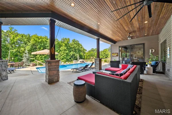 $2,100,000 | 32 Taylors Way, Foristell, MO 63348