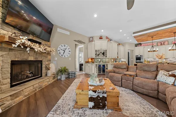 $2,100,000 | 32 Taylors Way, Foristell, MO 63348