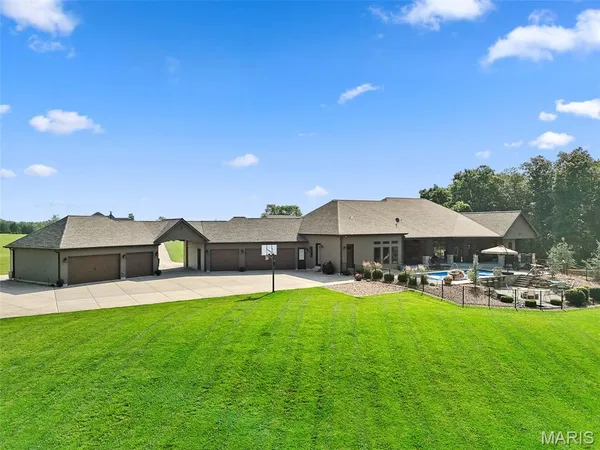 $2,100,000 | 32 Taylors Way, Foristell, MO 63348