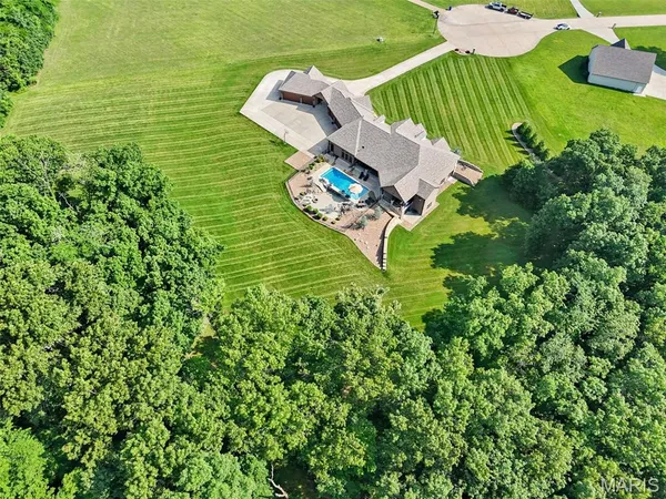$2,100,000 | 32 Taylors Way, Foristell, MO 63348