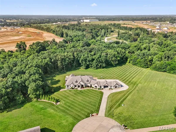 $2,100,000 | 32 Taylors Way, Foristell, MO 63348