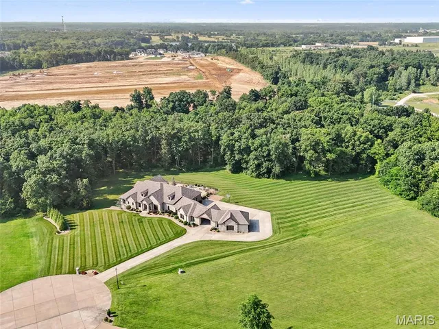 $2,100,000 | 32 Taylors Way, Foristell, MO 63348