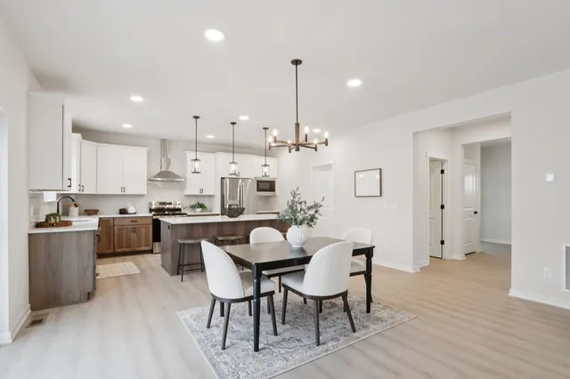 $634,900 | 534 Buss Cottage Grove, Cottage Grove, WI 53527