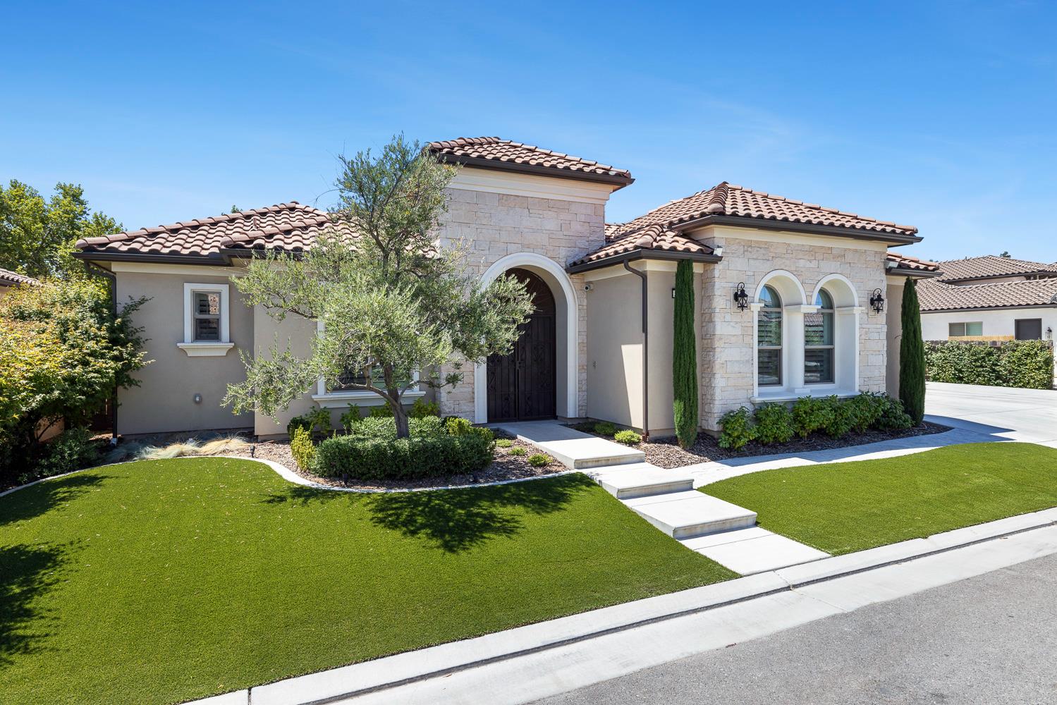 2706 Trenton Avenue Clovis, CA 93619 - Photo 1 of 61