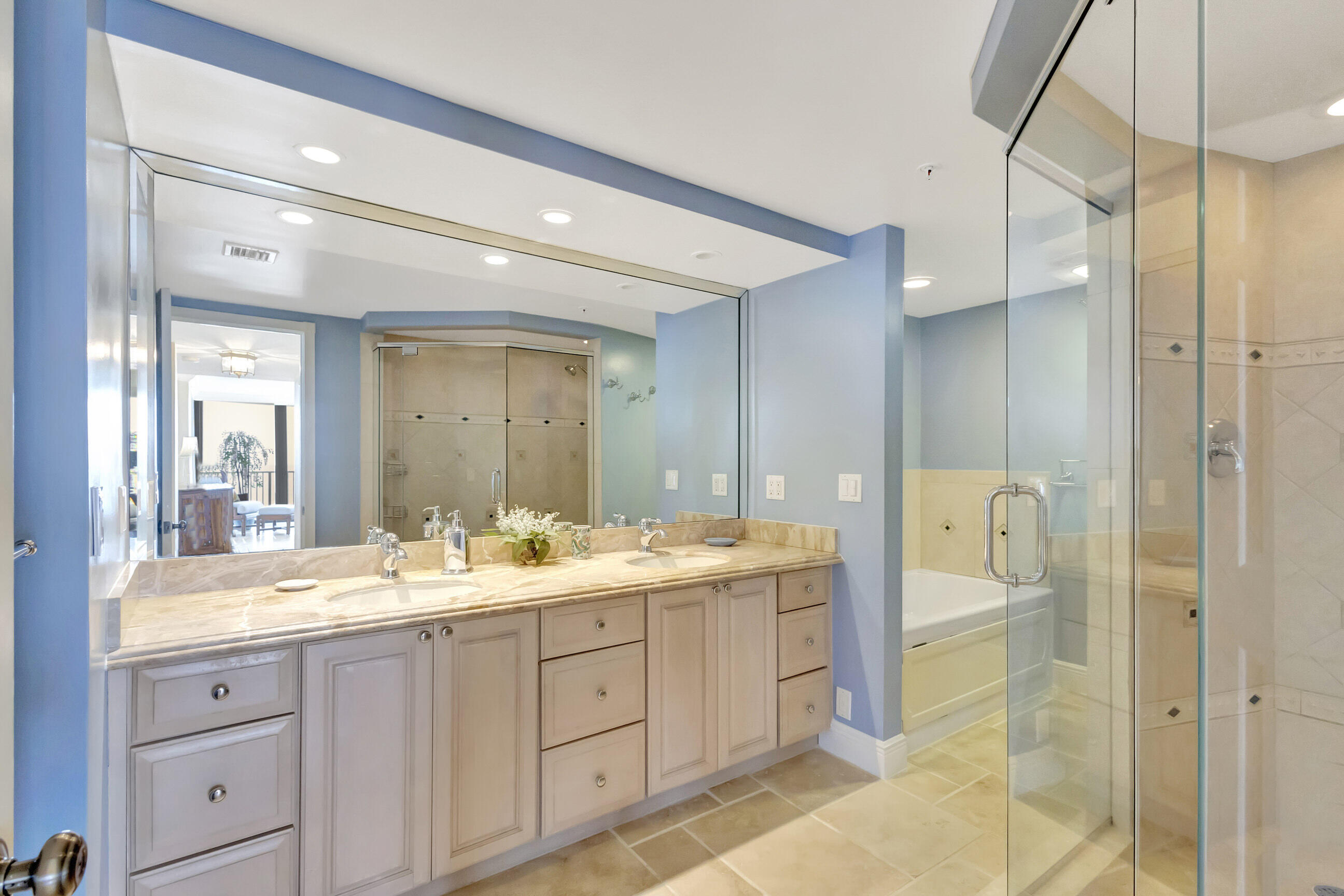 400 South Beach Road, Unit 804 Tequesta, FL 33469 - Photo 23 of 65 Master Bath En Suite