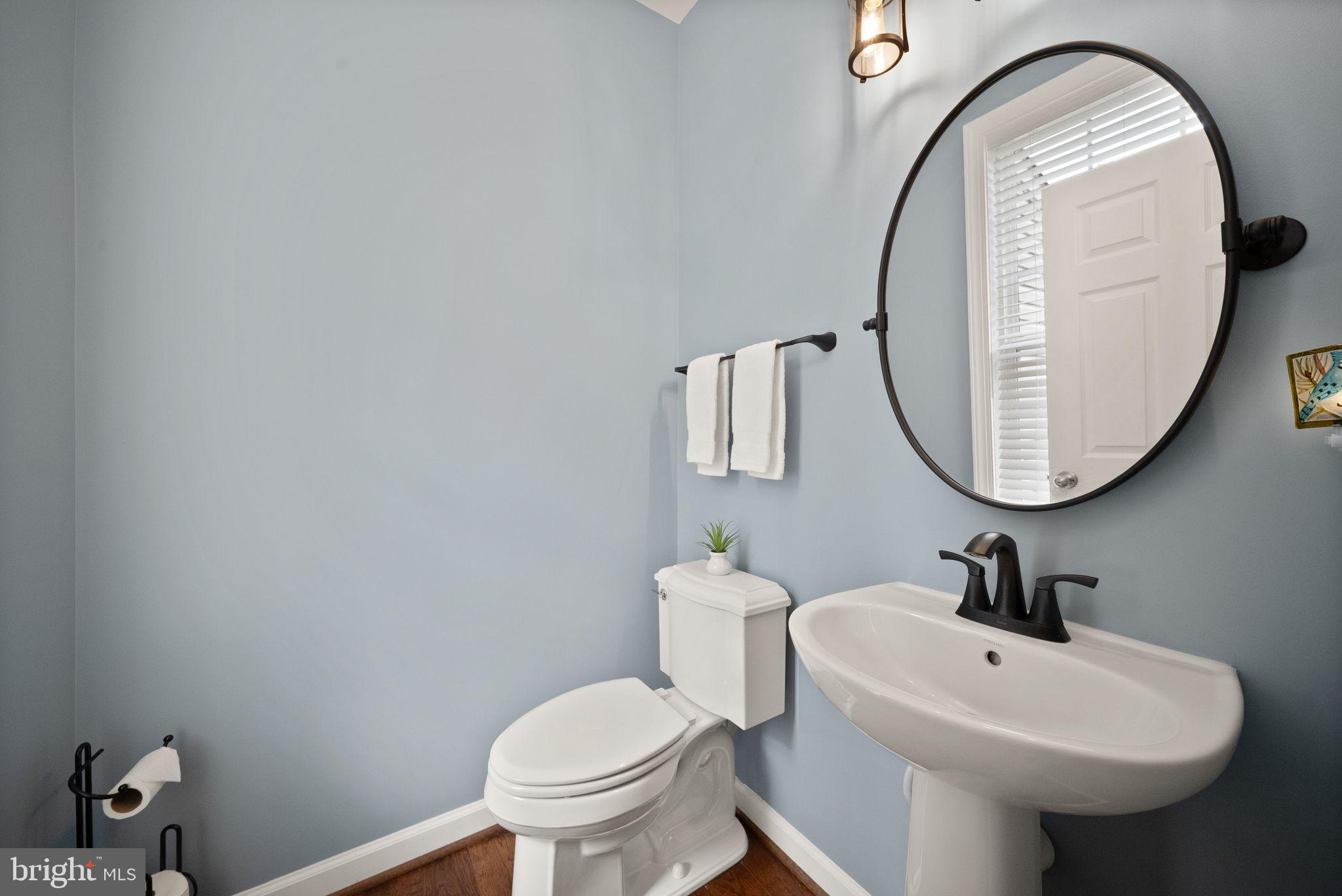 35499 Broken Arrow Road Round Hill, VA 20141 - Photo 22 of 82 Powder room on main level