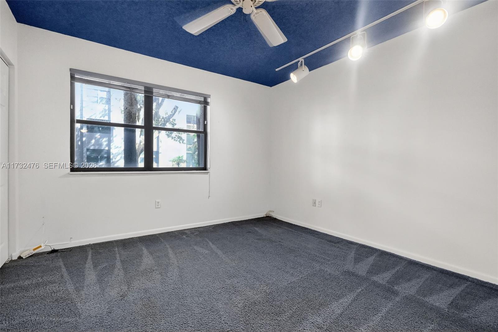 481 Ives Dairy Road, Unit 1054 Miami, FL 33179 - Photo 21 of 36