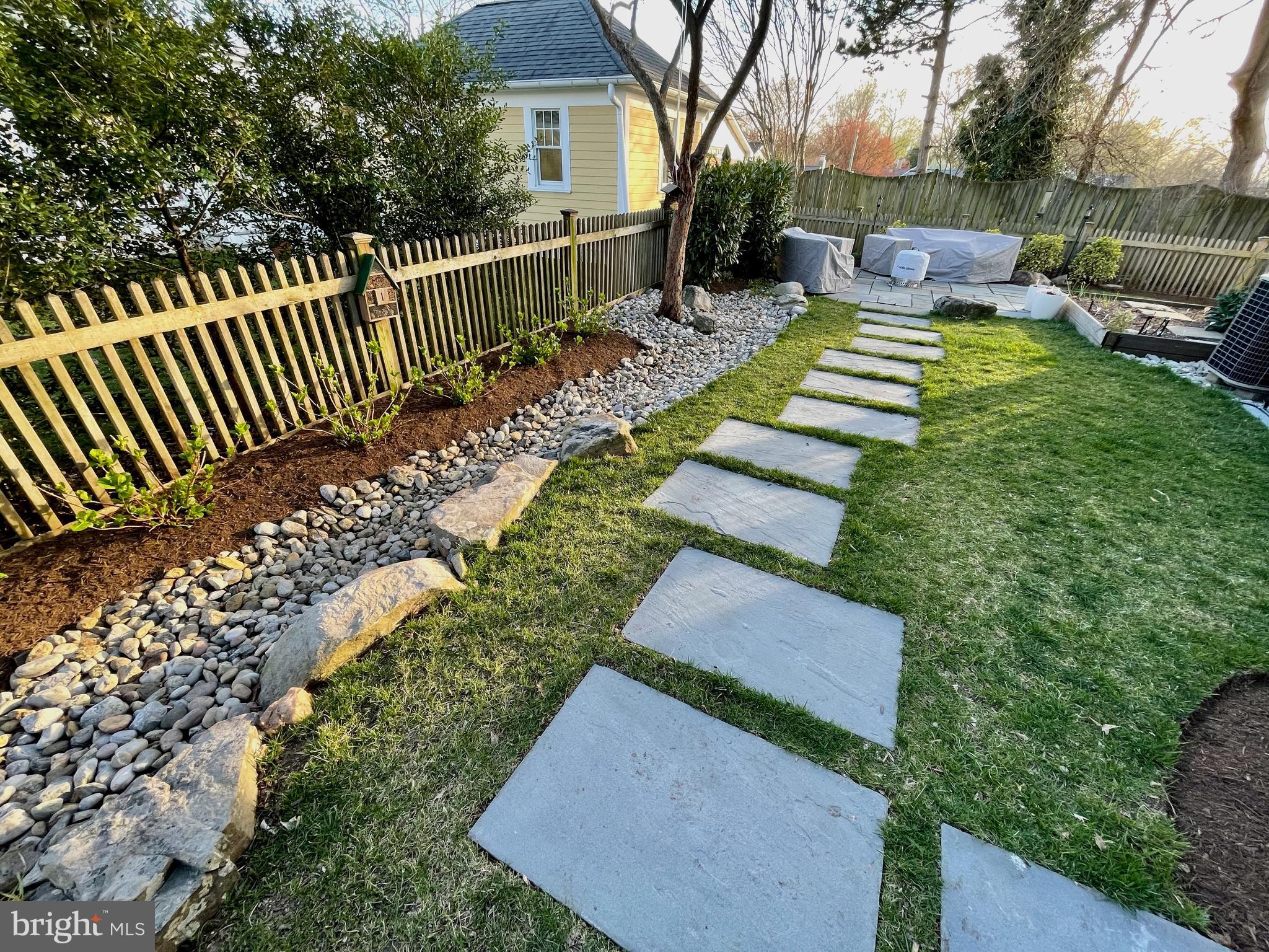 8902 Courts Way Silver Spring, MD 20910 - Photo 48 of 50 Landscaped yard