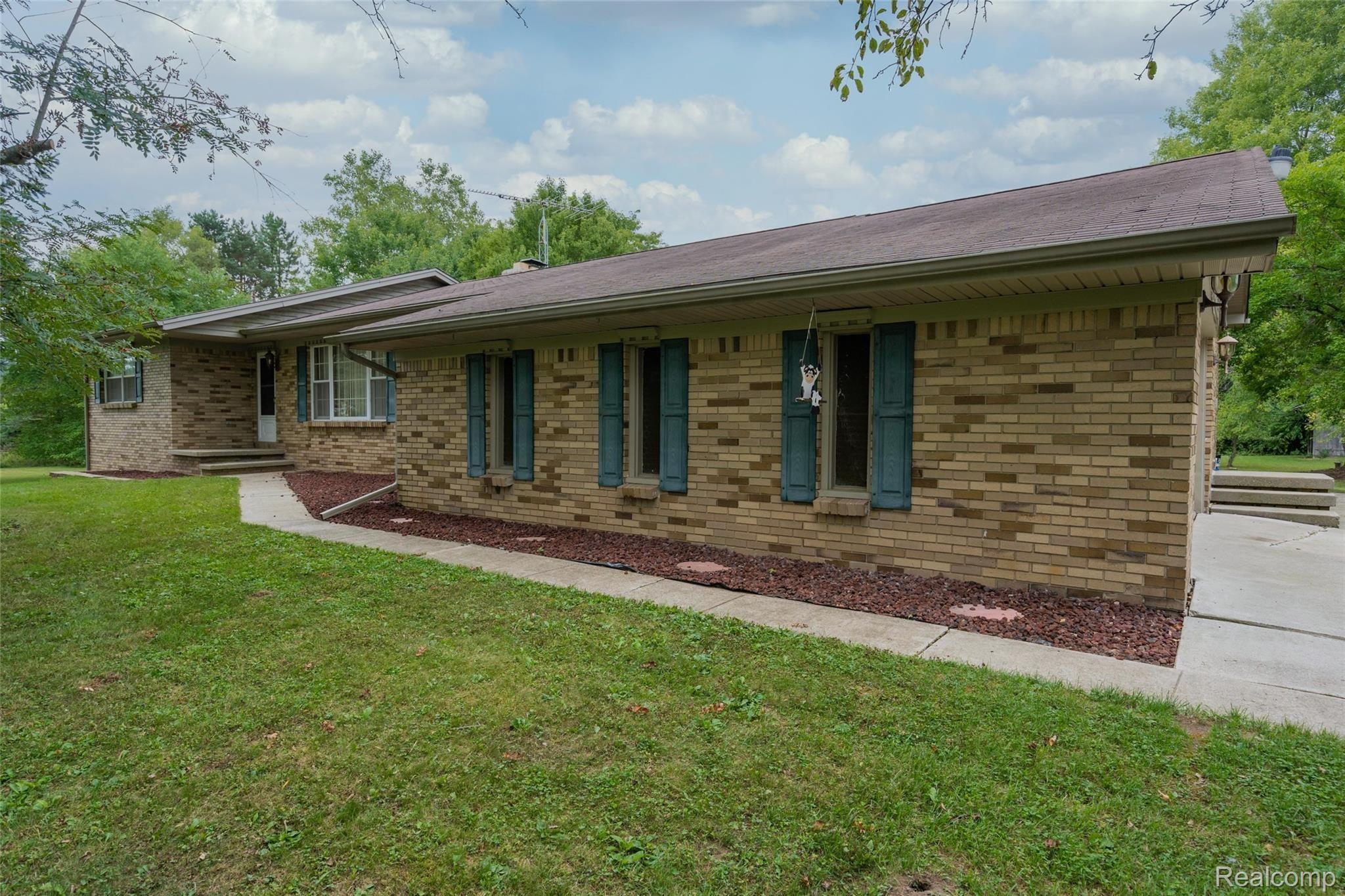 5603 Preston Road Howell, MI 48855 - Photo 2 of 52 _DSC8233-2-Edit.jpg