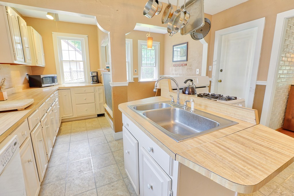 53 California Avenue Springfield, MA 01118 - Photo 6 of 13 Gallery Image 6