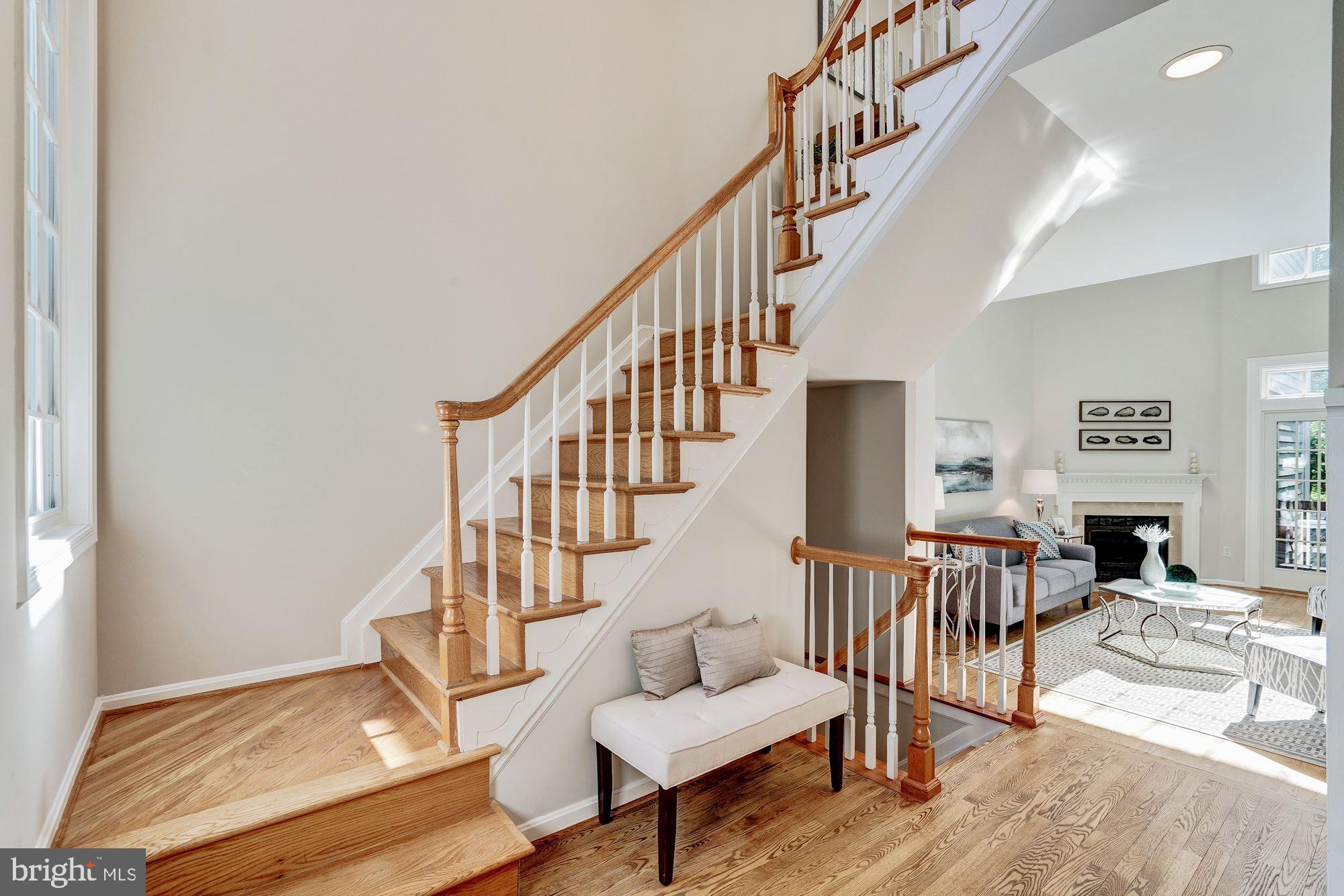 11403 Hollow Timber Way Reston, VA 20194 - Photo 3 of 45 Foyer