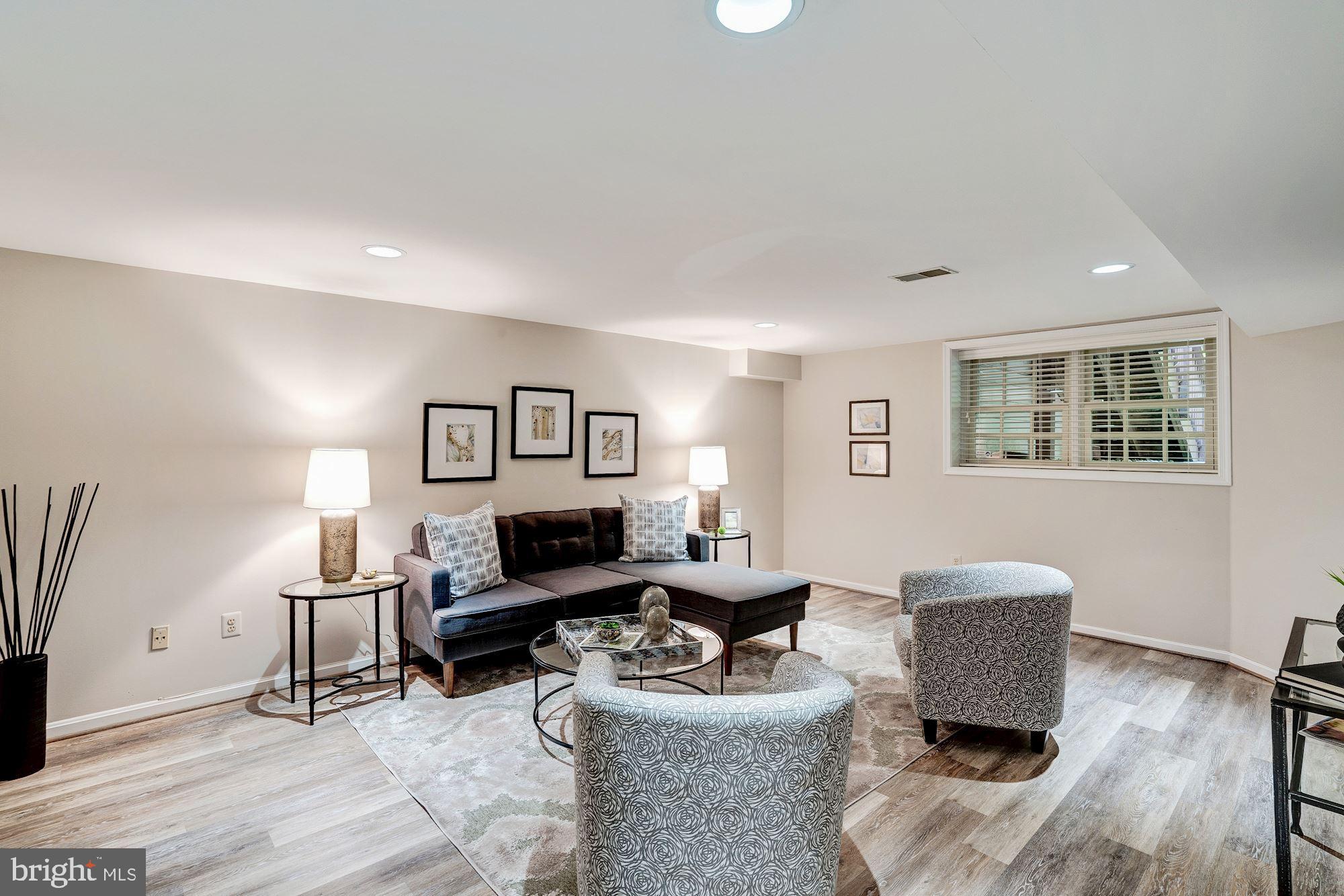 11403 Hollow Timber Way Reston, VA 20194 - Photo 28 of 45 Family Room