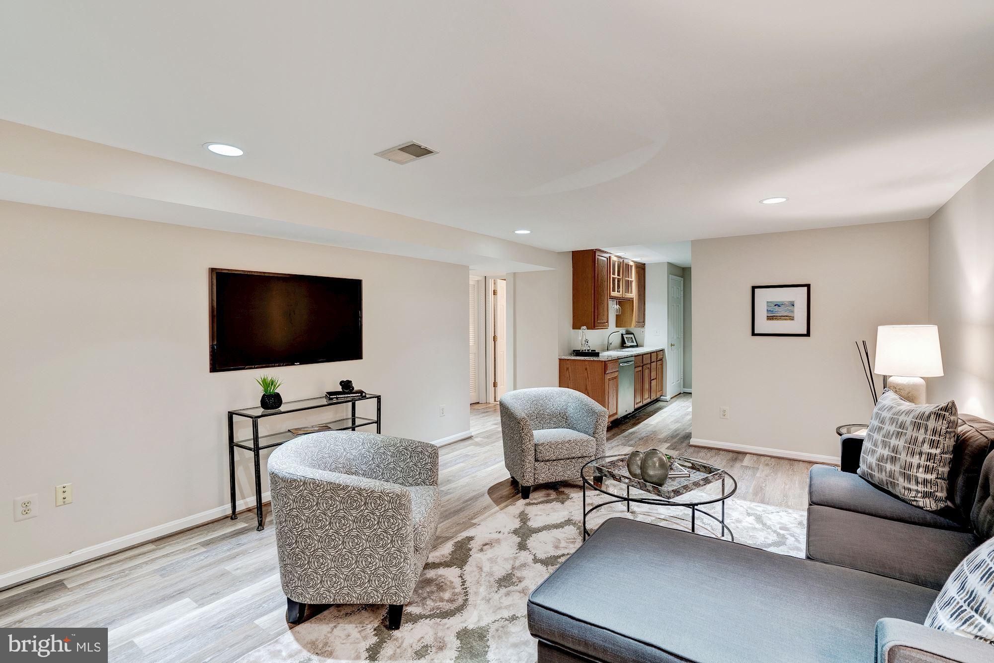 11403 Hollow Timber Way Reston, VA 20194 - Photo 29 of 45 Family Room