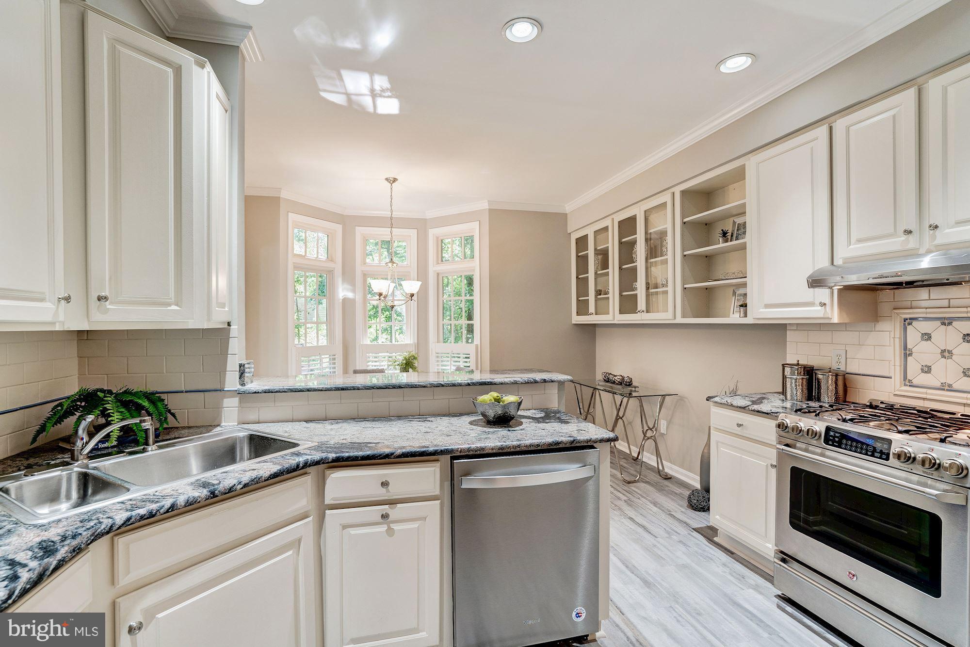 11403 Hollow Timber Way Reston, VA 20194 - Photo 9 of 45 Eat-In Kitchen