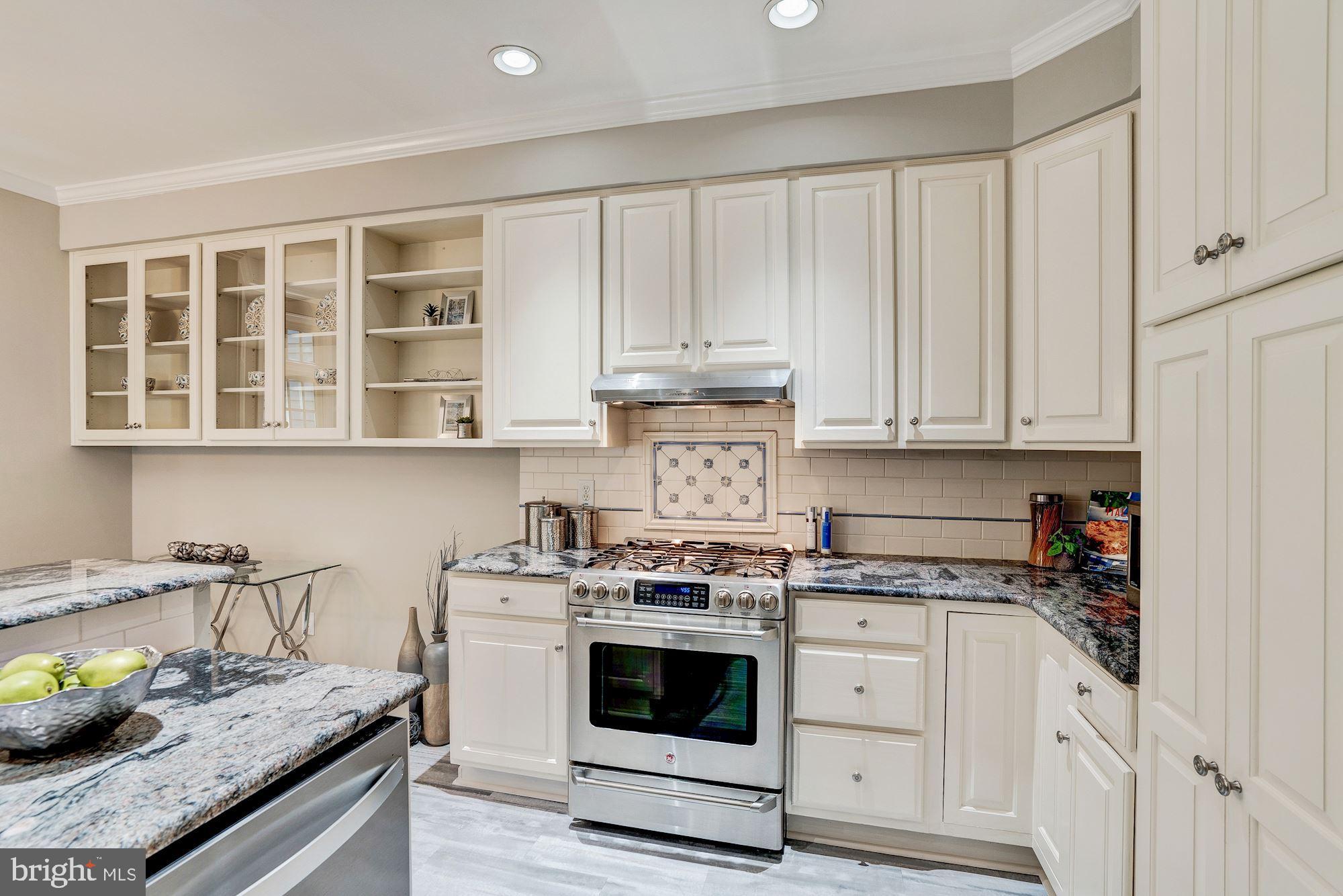 11403 Hollow Timber Way Reston, VA 20194 - Photo 10 of 45 Eat-In Kitchen