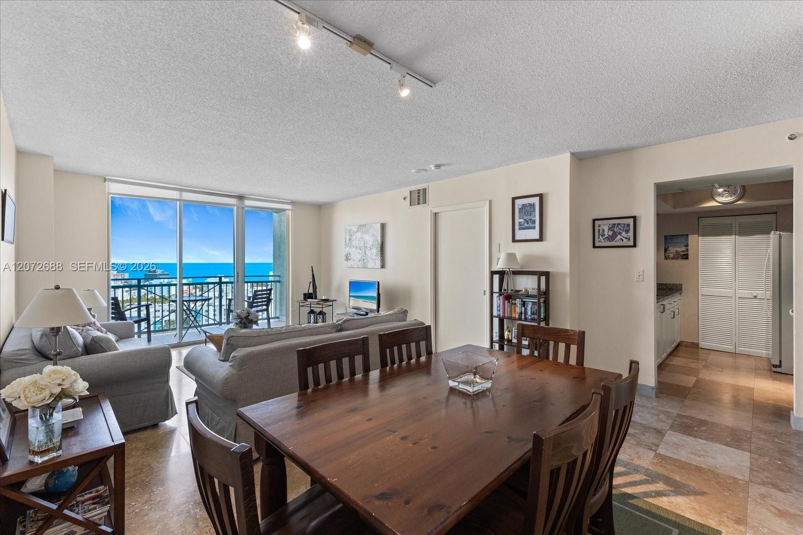 90 Alton Road, Unit 2005 Miami Beach, FL 33139 - Photo 4 of 37 Gallery Image 4