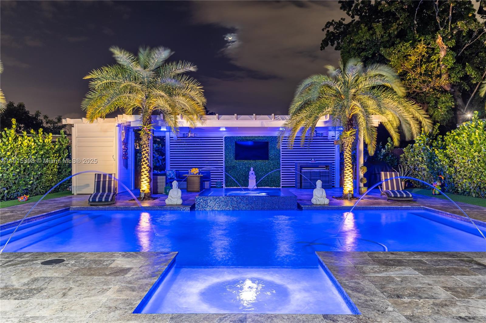 444 Southwest 64th Avenue Miami, FL 33144 - Photo 56 of 70 a view of lobby with furniture and garden
